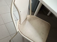 Lot 218 - witte tafel en stoelen - afbeelding 4 van  5