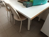 Lot 218 - witte tafel en stoelen - afbeelding 5 van  5