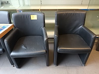 Lot 219 - armstoel op wielen. 3 stuks - afbeelding 1 van  3