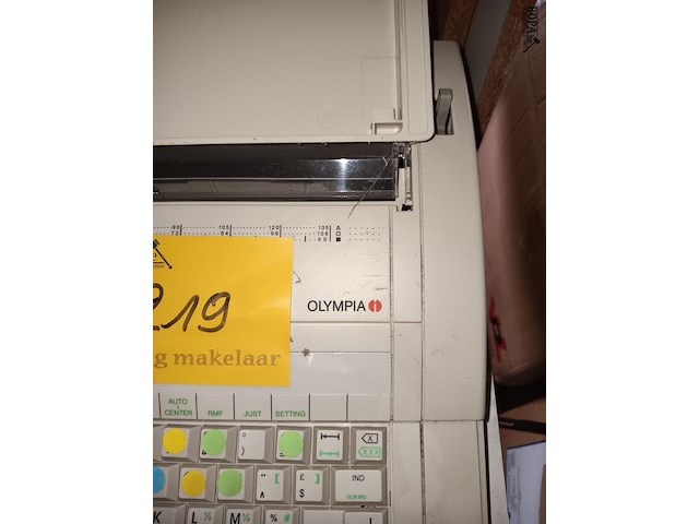 Lot 219 - elektrische schrijfmachine olympia - afbeelding 2 van  4