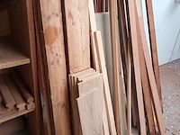 Lot 219 - lot hout en inhoud kast - afbeelding 3 van  5