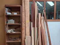 Lot 219 - lot hout en inhoud kast - afbeelding 5 van  5