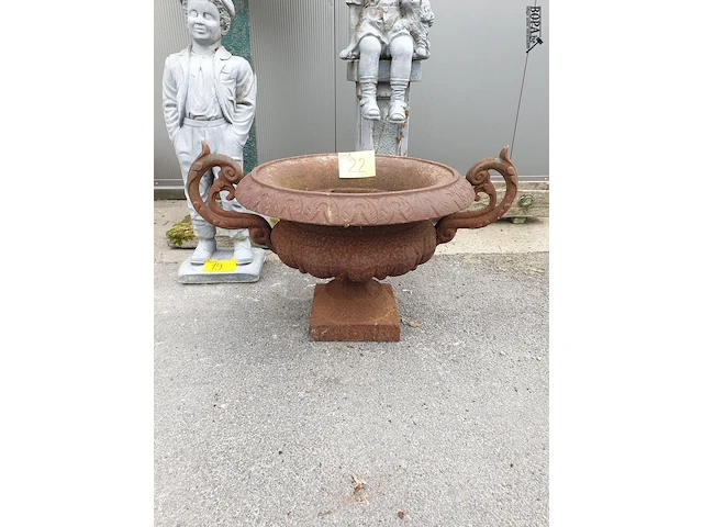 Lot 22 - antieke gietijzeren tuinschaal - afbeelding 5 van  5