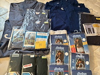 Lot 22 - beroepskledij 10 stuks met herenondergoed en kousen - afbeelding 1 van  5