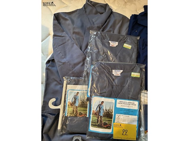 Lot 22 - beroepskledij 10 stuks met herenondergoed en kousen - afbeelding 3 van  5