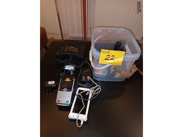Lot 22 - betaalterminals en telefoon. 5 stuks - afbeelding 1 van  6