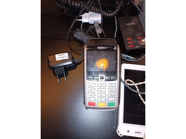 Lot 22 - betaalterminals en telefoon. 5 stuks - afbeelding 2 van  6