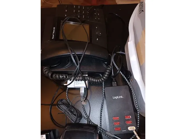 Lot 22 - betaalterminals en telefoon. 5 stuks - afbeelding 4 van  6