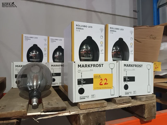 Lot 22 - grote ledlampen en pendels - afbeelding 1 van  3