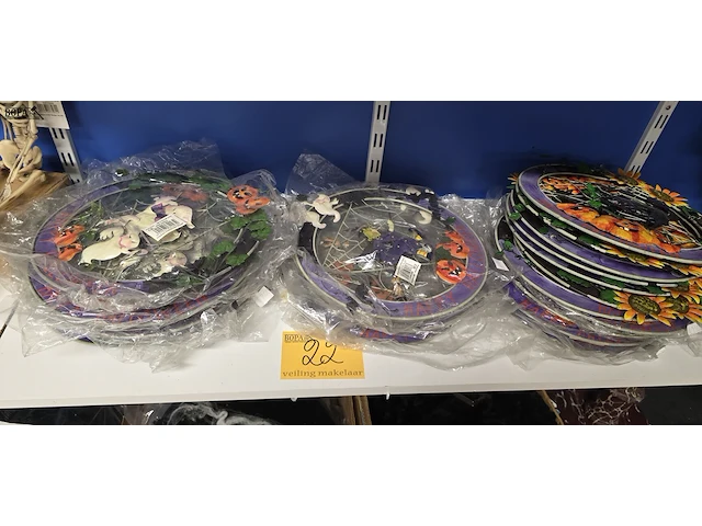 Lot 22 - halloween muur deco, 3 soorten, ong 21 stuks - afbeelding 1 van  4
