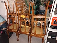 Lot 22 - houten eetkamerstoelen. 6 stuks - afbeelding 1 van  3