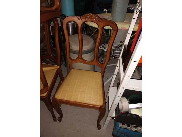 Lot 22 - houten eetkamerstoelen. 6 stuks - afbeelding 2 van  3