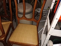 Lot 22 - houten eetkamerstoelen. 6 stuks - afbeelding 2 van  3