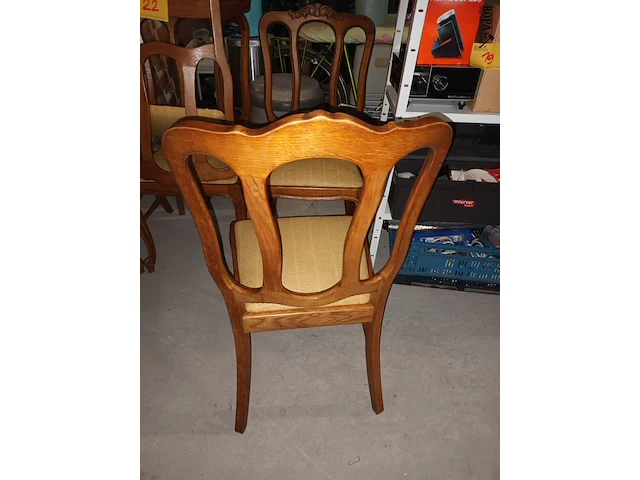 Lot 22 - houten eetkamerstoelen. 6 stuks - afbeelding 3 van  3