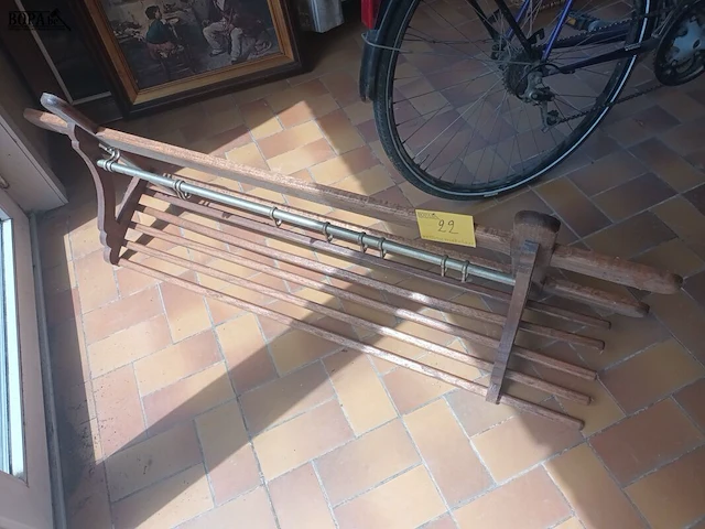 Lot 22 - houten kapstok - afbeelding 1 van  3