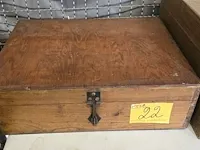 Lot 22 - houten kisten 2 stuks - afbeelding 2 van  3