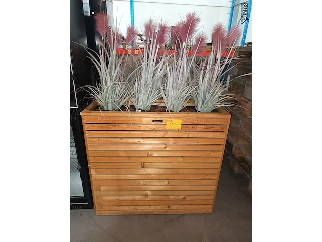 Lot 22 - houten plantenbak. 2 stuks - afbeelding 1 van  4