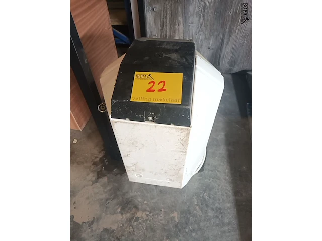 Lot 22 - keukenboiler inventum - afbeelding 1 van  3