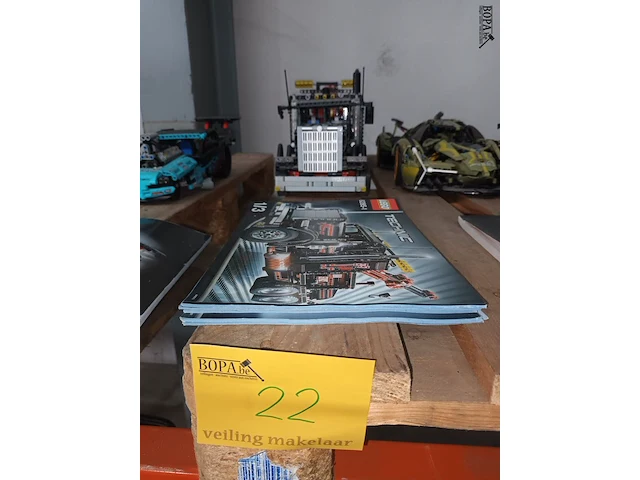 Lot 22 - lego technic sleeptruck - afbeelding 1 van  4