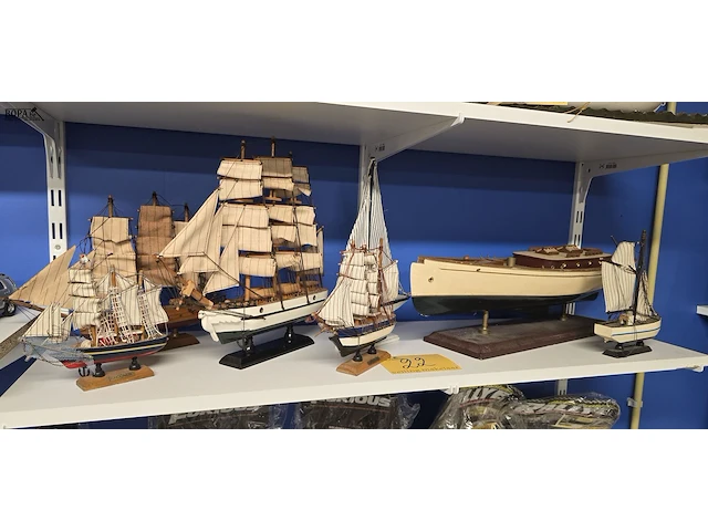 Lot 22 - lot diverse modelboten ong 7 stuks - afbeelding 1 van  4