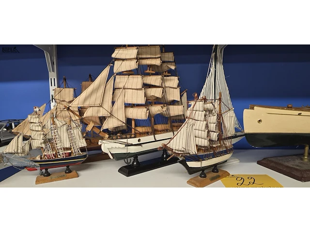 Lot 22 - lot diverse modelboten ong 7 stuks - afbeelding 3 van  4