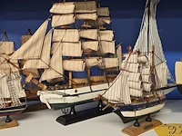 Lot 22 - lot diverse modelboten ong 7 stuks - afbeelding 3 van  4