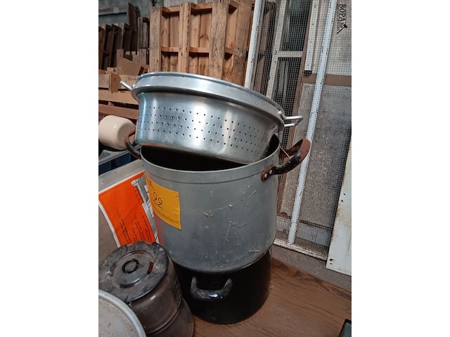 Lot 22 - lot keukenmateriaal - afbeelding 7 van  7