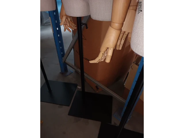 Lot 22 - mannequin pop - afbeelding 2 van  2