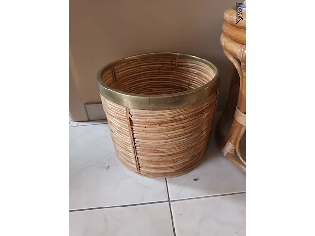 Lot 22 - rotan krukje en cache-pot - afbeelding 3 van  3
