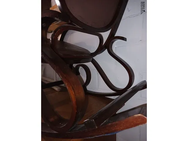 Lot 22 - schommelstoel thonet stijl - afbeelding 5 van  5