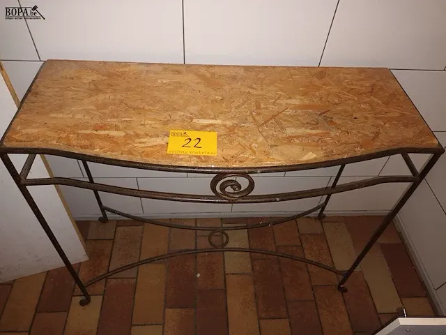 Lot 22 - side table met metalen onderstel - afbeelding 2 van  3