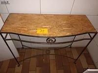 Lot 22 - side table met metalen onderstel - afbeelding 2 van  3