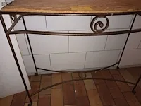 Lot 22 - side table met metalen onderstel - afbeelding 3 van  3