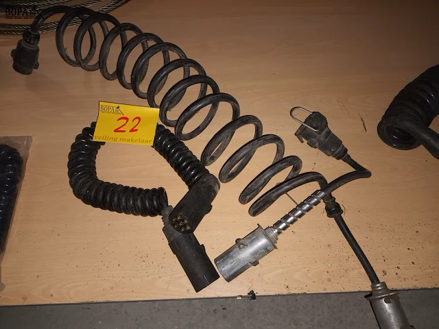 Lot 22 - spiraal verlengkabel. 3 stuks - afbeelding 1 van  3