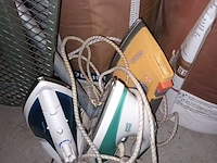 Lot 22 - strijkplank en strijkijzers. 4 stuks - afbeelding 2 van  4