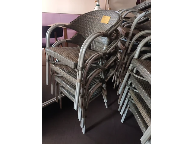 Lot 22 - terrasstoelen. 18 stuks - afbeelding 2 van  4