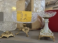 Lot 22 - vintage schalen op koperen voet 3 stuks - afbeelding 1 van  4