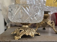 Lot 22 - vintage schalen op koperen voet 3 stuks - afbeelding 2 van  4