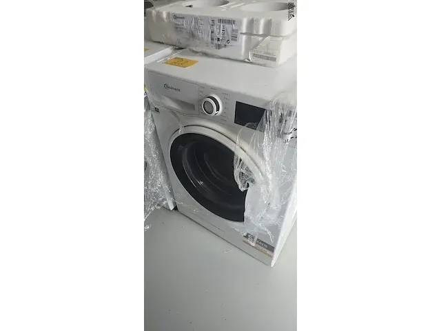 Lot 22 - wasmachine bauknecht 7 kg - afbeelding 1 van  5