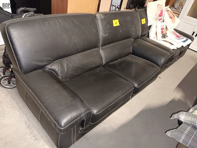 Lot 22 - zwarte salon - afbeelding 1 van  4