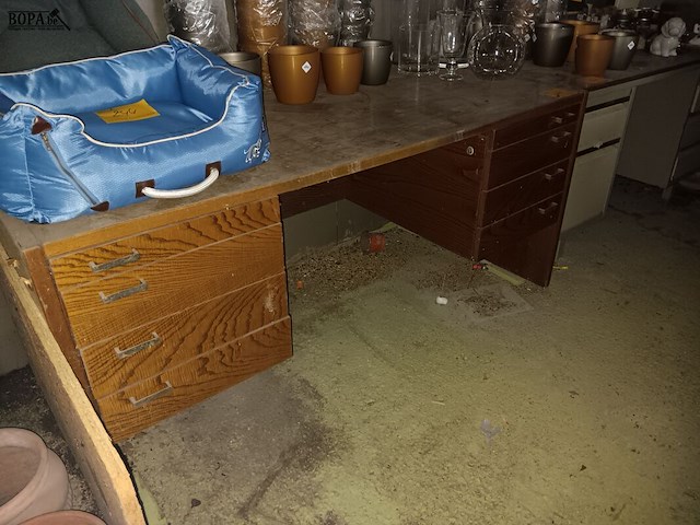 Lot 220 - bureau - afbeelding 1 van  2