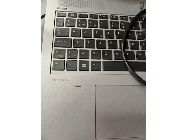 Lot 220 - hp laptop, lader, muis (h) - afbeelding 2 van  4