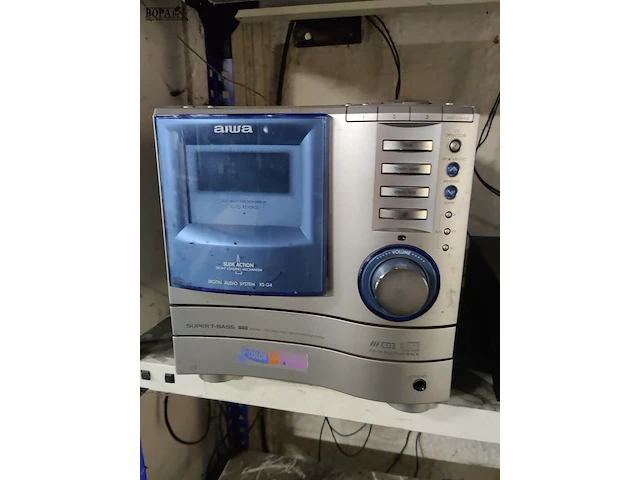 Lot 220 - metalen rekje met radio en cd speler - afbeelding 2 van  4