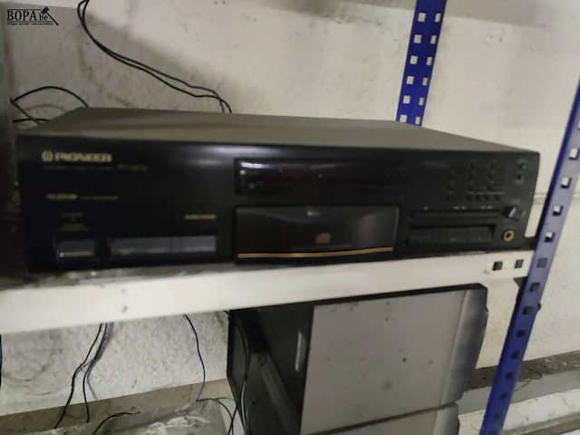 Lot 220 - metalen rekje met radio en cd speler - afbeelding 3 van  4