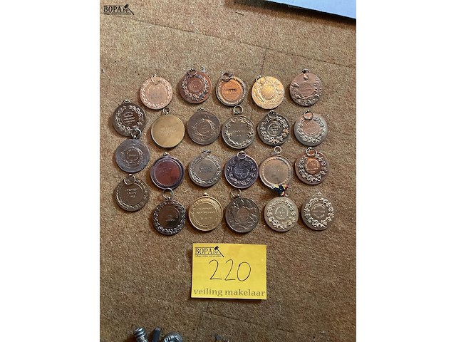 Lot 220 - verzameling koperen brons medailles veekeuring paarden - afbeelding 2 van  4