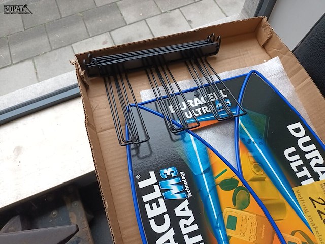Lot 220 - winkeldisplay voor batterijen - afbeelding 2 van  4