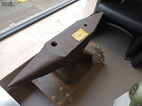 Lot 221 - aambeeld - afbeelding 2 van  3