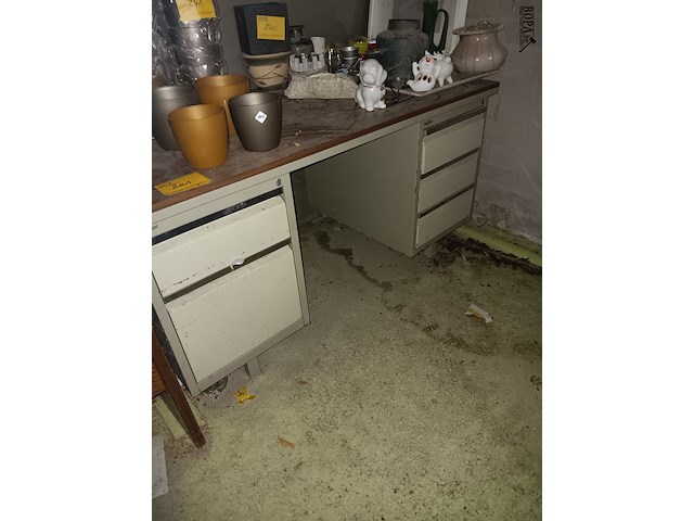 Lot 221 - retro bureau - afbeelding 1 van  1