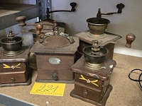 Lot 221 - vintage koffiemolens 5 stuks - afbeelding 1 van  3