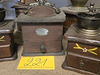 Lot 221 - vintage koffiemolens 5 stuks - afbeelding 2 van  3